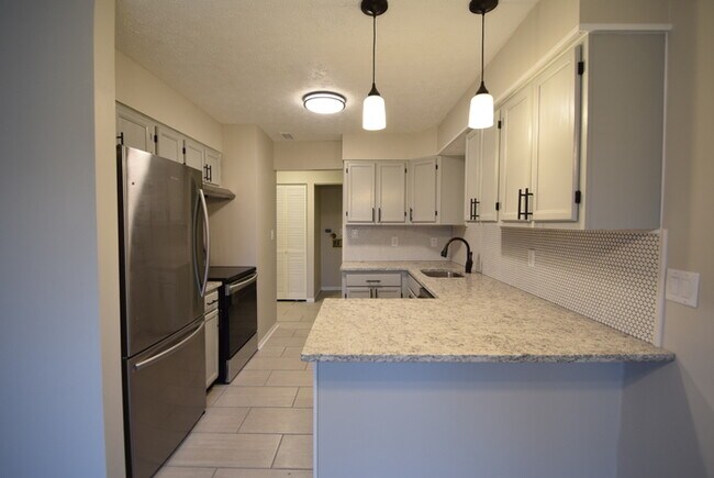 Foto del edificio - Northdale Lake 1BD/1BA w/ Great Views