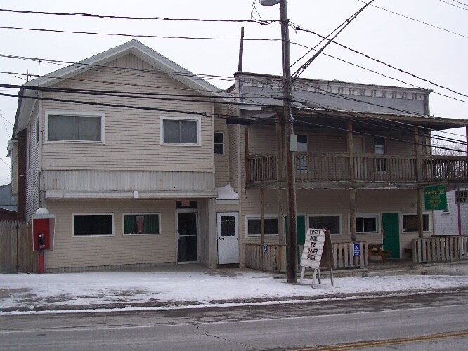 Primary Photo - 4672 Main St