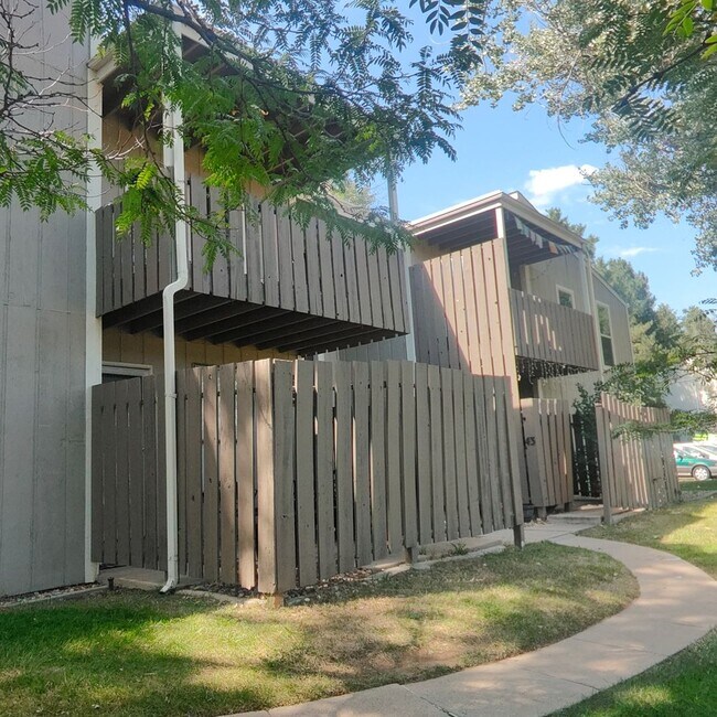 Foto del edificio - *ALL UTITLITIES INCLUDED* Spacious 1 Bedroom Condo for Rent in Niwot