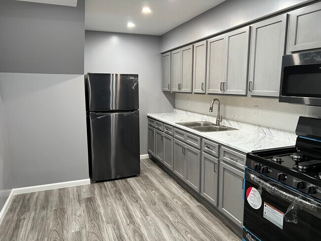 New Eat-In-Kitchen - 157 Beach 117th St