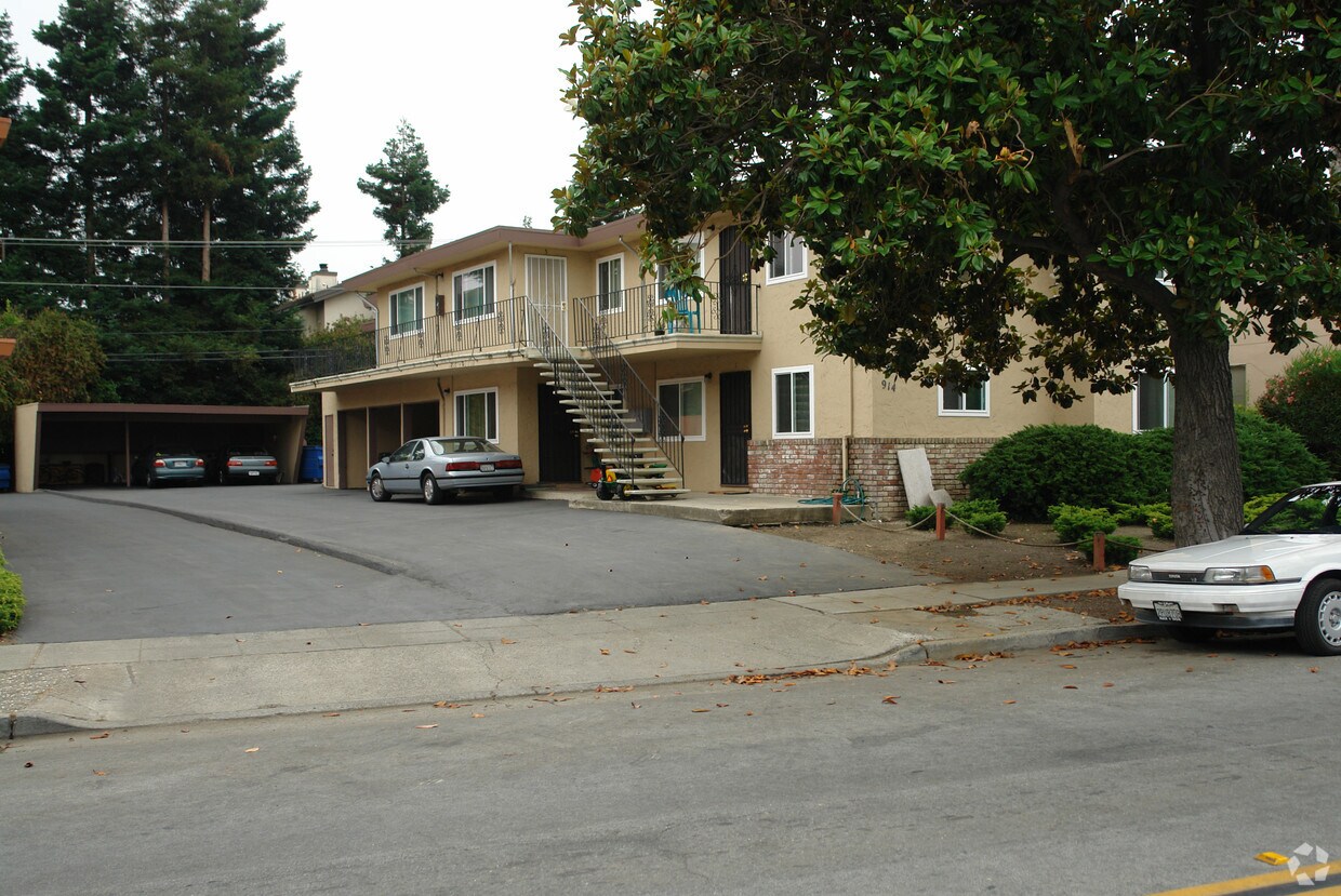 Building Photo - 914 Tamarack