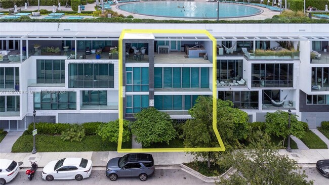 Foto del edificio - 650 NE 32nd St