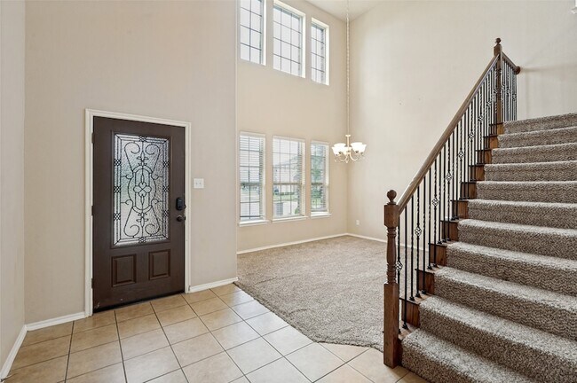 Building Photo - 1305 Lone Pine Dr