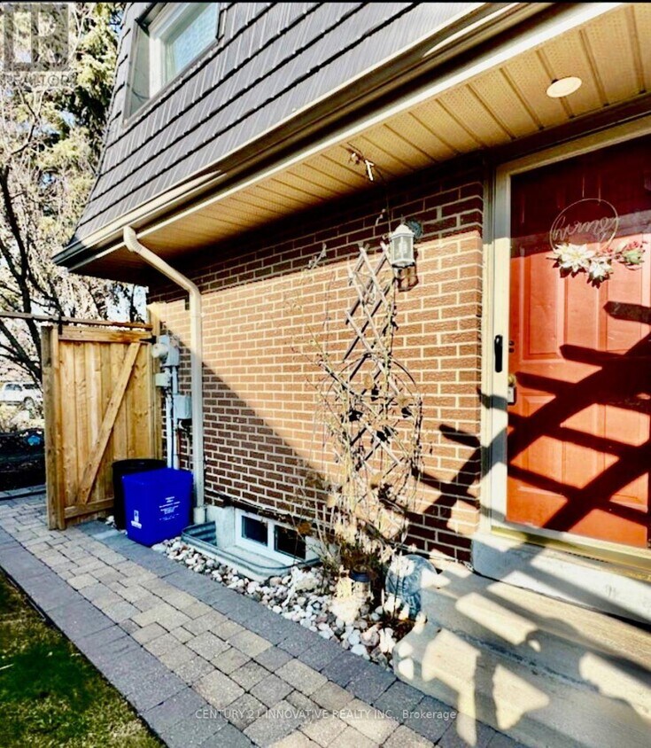 Primary Photo - 24 Cardiff Ct