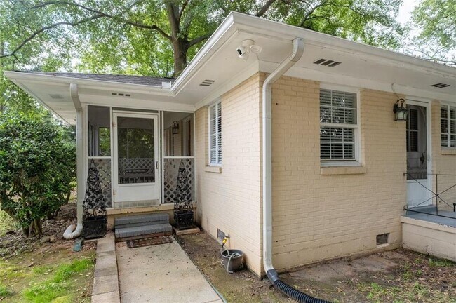 Foto del edificio - 1401 Briarwood Rd NE