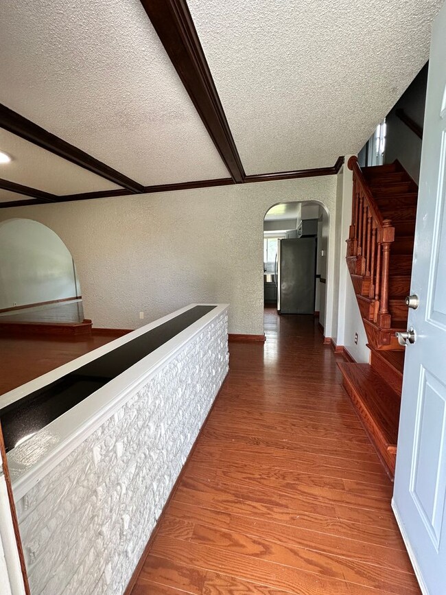 Building Photo - Pembroke Manor-4 bedroom 2.5 bath Single f...