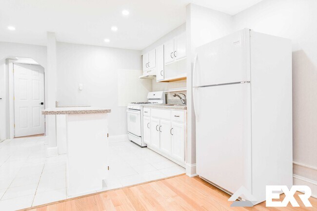 Building Photo - 91 E 38th St