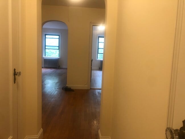 Building Photo - 226 Brookside Ave