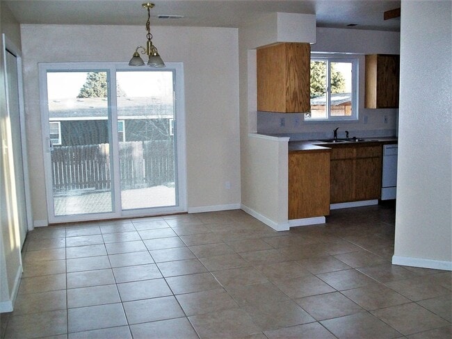 Building Photo - 4448 Lake Mead Dr