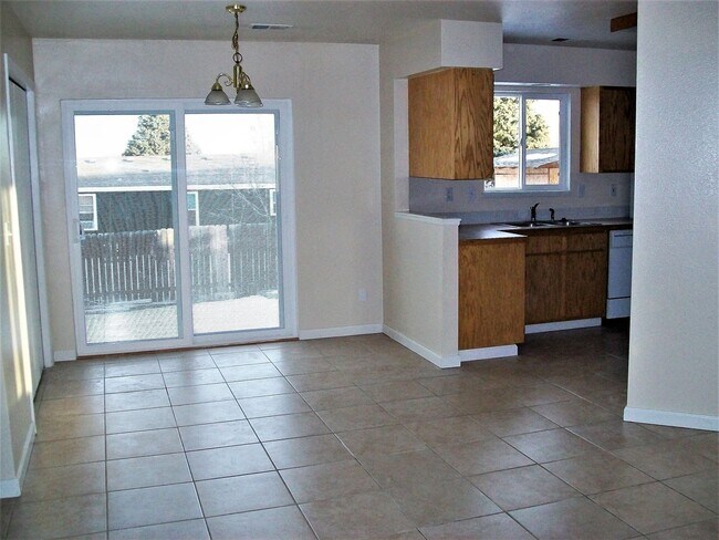 Foto del edificio - 4448 Lake Mead Dr