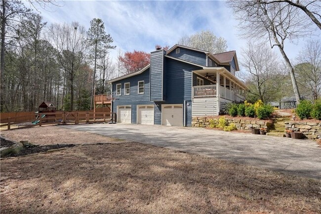 Building Photo - 3000 Maple Ln