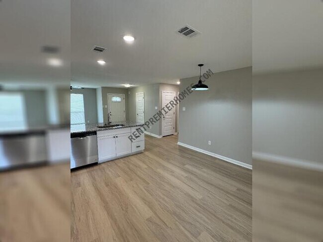 Foto del edificio - 1221 Lee Mac Dr