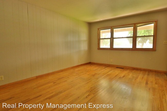 Building Photo - 3 br, 1.5 bath House - 2202 W 39th Street