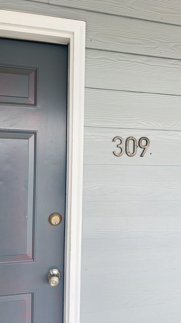 Foto del edificio - LAUREL STATION: Great location with TWO assigned parking spaces included! $3350 month, move in 8/...