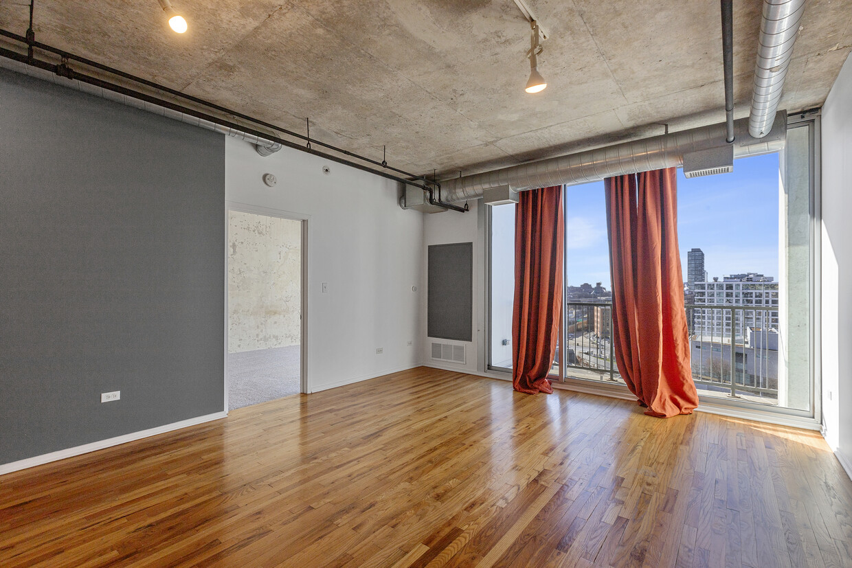 Primary Photo - Large 1bd condo with private balcony & 1 g...