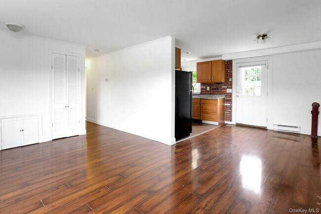 Foto del edificio - 74 Lakeshore Dr E