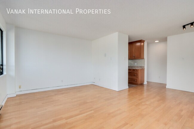 Photo du bâtiment - 2 Bed 2 Bath Condo