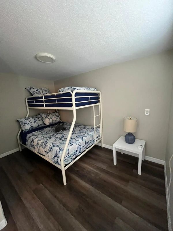 Foto del edificio - 6208 Pinewood Village Cir W