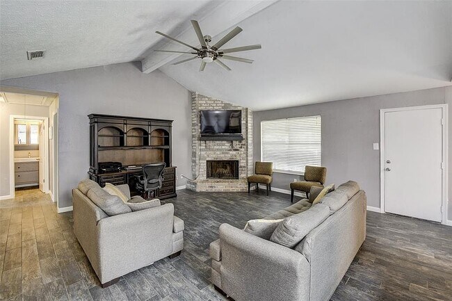 Foto del edificio - 16635 Water Oak Dr