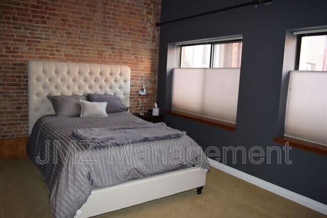 Foto del edificio - 120 W Washington St