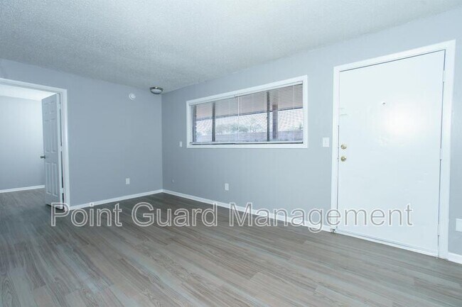 Building Photo - 2626 W. 9th St. #114