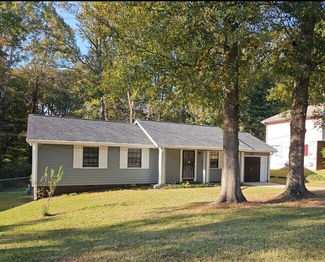 Building Photo - Great House, Great Price 3 BR, 1.5 BA Reno...