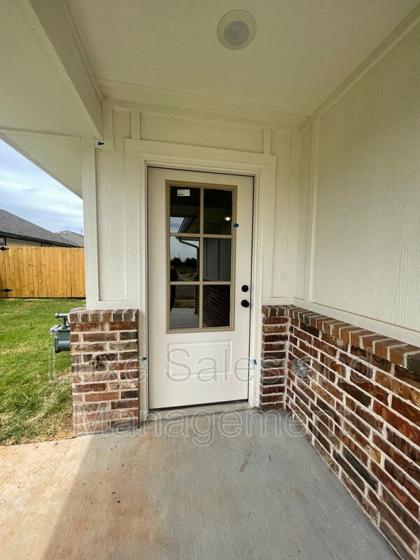 Foto del edificio - 10601 Lawson Ln