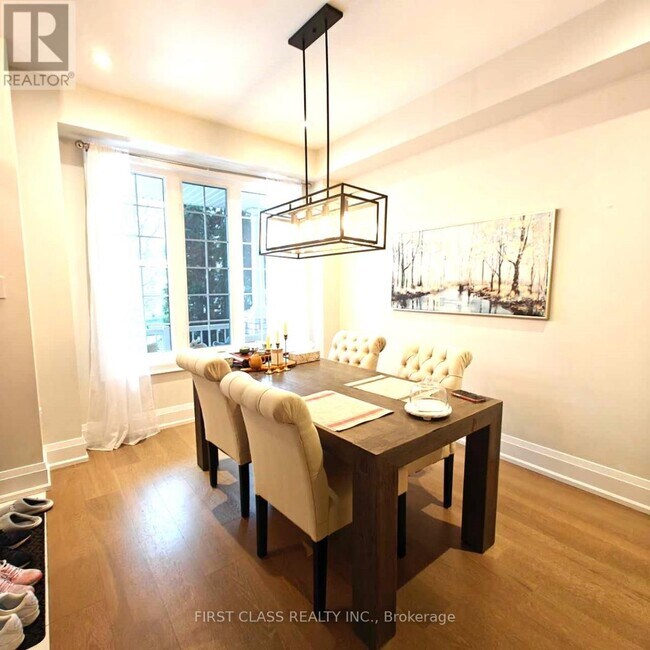 Photo du bâtiment - 3430 Hayhurst Crescent