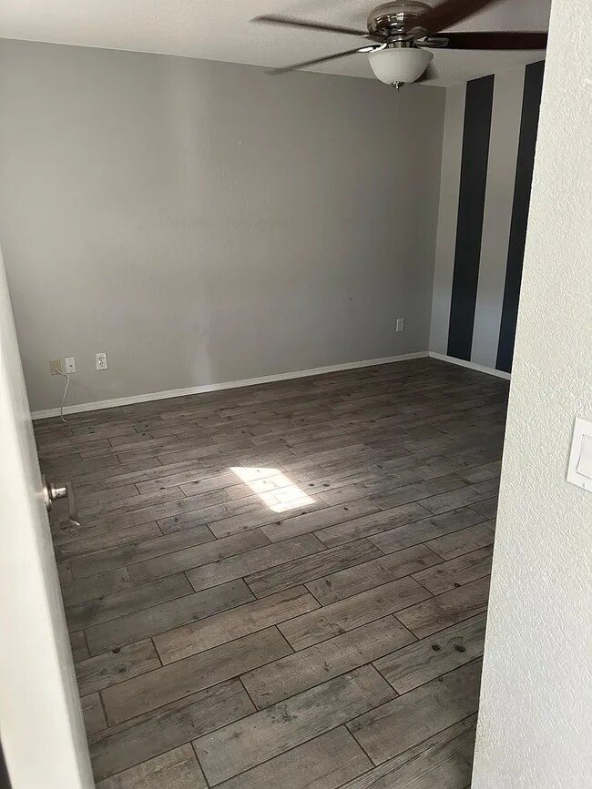 Foto del edificio - 6927 W Northview Ave