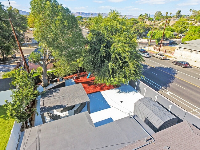 Foto del edificio - 23701 Bessemer St