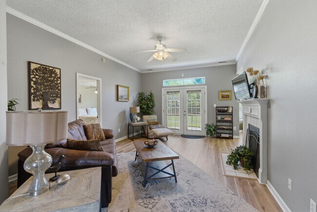 Building Photo - 236 River Oaks Dr