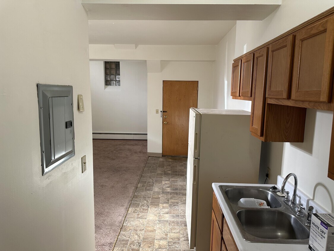 Building Photo - 404 7th St S