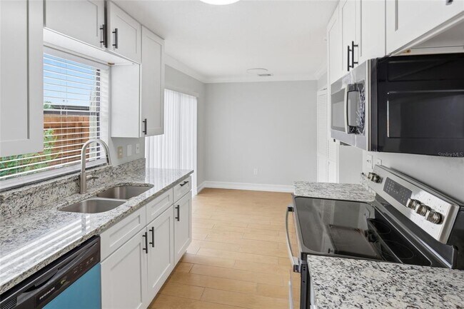 Building Photo - 1600 Little Falls Cir