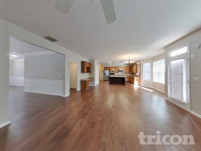 Foto del edificio - 341 Revolution Dr