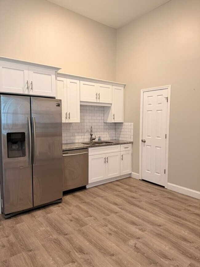 Foto del edificio - Charming 2 Bedroom, 1.5 Bath Home with Private Setting Available