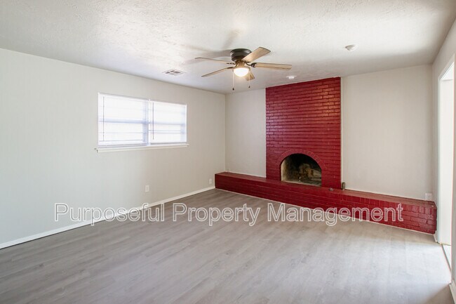 Foto del edificio - 2624 N Markwell Ave