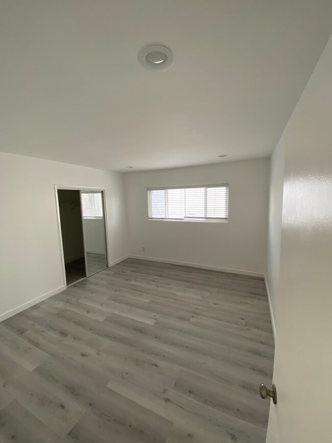 Building Photo - 1330 N Sweetzer Ave