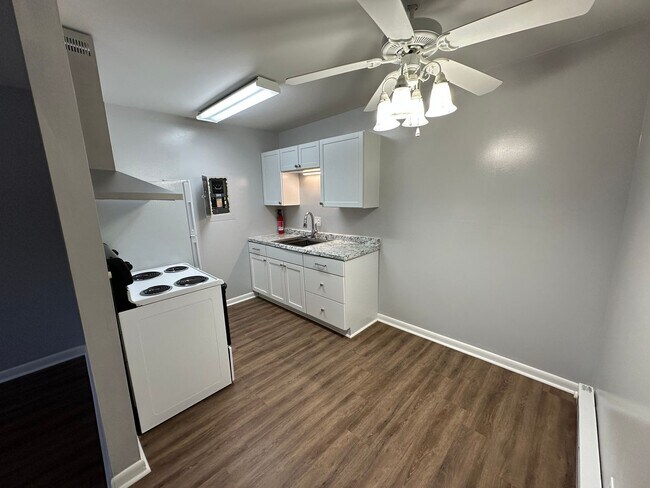 Building Photo - 1 Bedroom 1 Bath unit located in Scenic Vi...