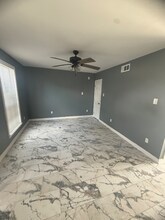 Building Photo - 4938 Lonely Oak Dr