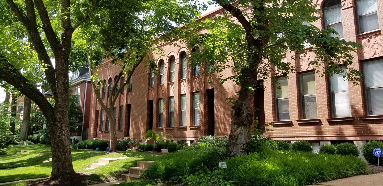 Fotografía del edificio - 4343 Laclede Ave