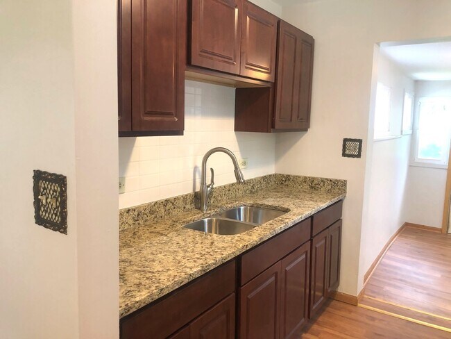 Building Photo - 6112 Hillcrest Rd