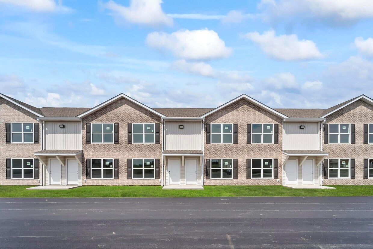Falcon Place Townhomes Apartments at 97009741 Luan Dr Mascoutah, IL