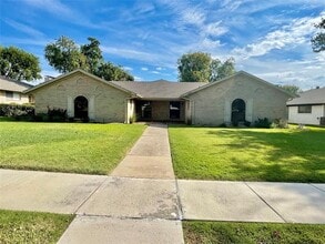 Building Photo - 2804 Clear Springs Dr