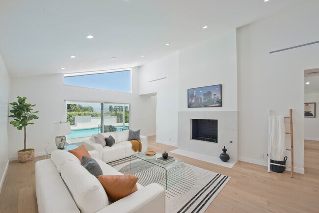 Foto del edificio - 16433 Refugio Rd