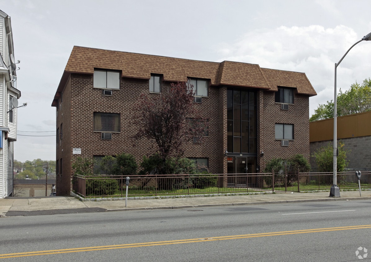 360 Washington Avenue Apartments in Belleville, NJ