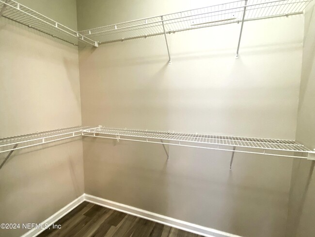 Building Photo - 5885 PARKSTONE CROSSING Dr