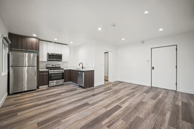 Foto del edificio - 1352 W. 36th St.