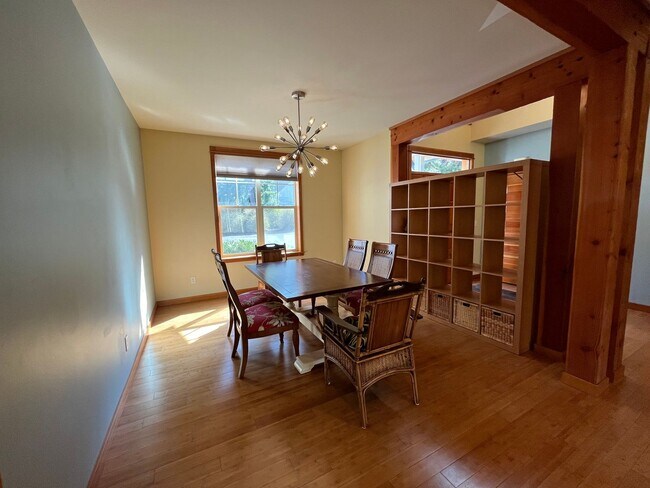 Foto del edificio - 4 Bedroom 2.5 Bath Private Home with Natur...