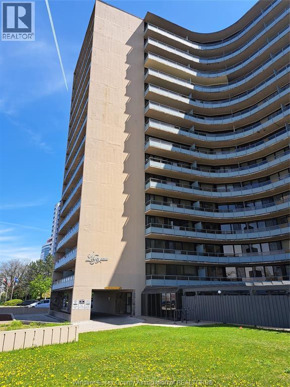 Building Photo - 111 Riverside Dr E