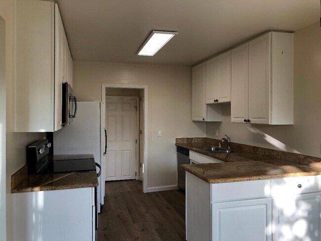 Cocina acogedora - 7150 Rainbow Dr
